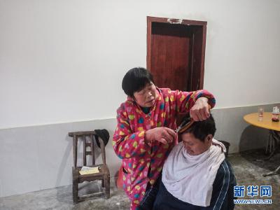 熊次连：大山深处“励志妈”遇家庭变故仍自强 靠双手致富