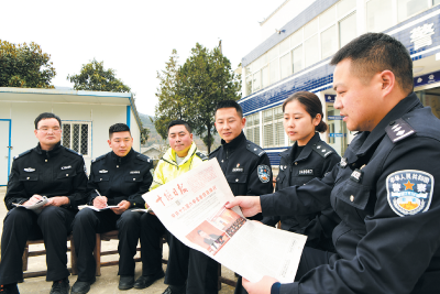 房县公安局交警大队业余时间抓学习