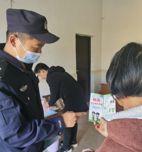 尹吉甫镇派出所：反诈宣传户户走到  筑牢群众钱袋防线