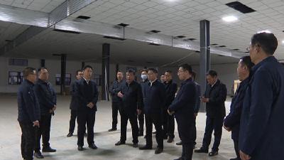 纪道清到纺织产业园项目建设现场办公