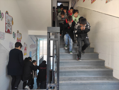 万峪中心小学：从小学消防 共创平安家