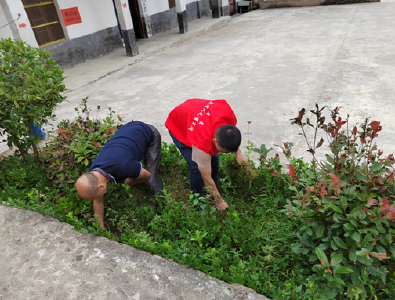 房县人社局驻村工作队：充分发挥 “四员”作用  助推“环境治理”再上新台阶