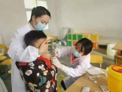 九道乡关坪小学启动3-11岁人群新冠疫苗接种工作  筑牢校园免疫屏障