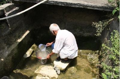 【我为群众办实事】驻村帮扶办实事  解决村民饮水难