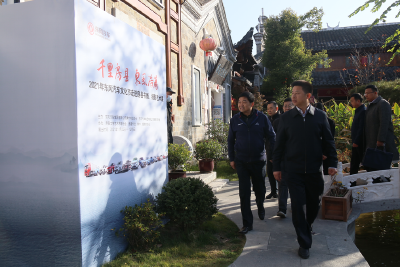 东风房县政企携手举办书画、摄影艺术展