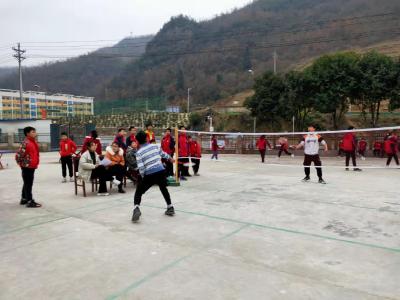 运动点燃激情——万峪中学举行第18届秋季运动会