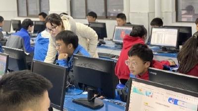 房县思源实验学校开展禁毒知识学习和答题活动