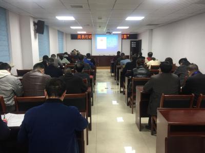 房县行政审批局召开“弘扬工匠精神 岗位大练兵”活动动员会