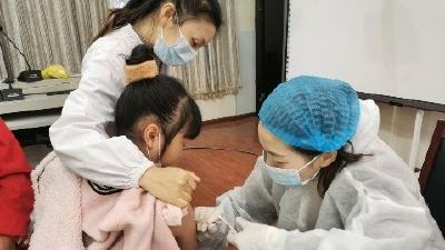 房县实验小学: 全员接种疫苗 筑牢安全防线