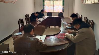 尹吉甫镇财政所学习贯彻县“两会”精神