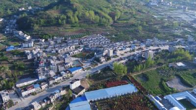 县委政法委干部“身入心至”下基层