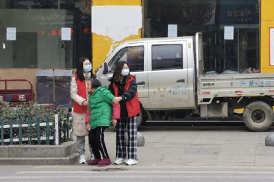 县二中开展文明交通劝导志愿者服务活动