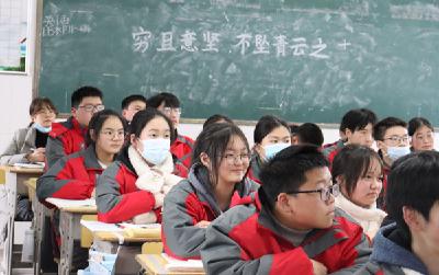 上龛学校赴县实验中学开展教学联谊活动