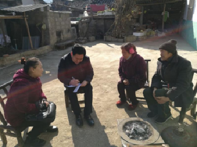 县科经局积极到村开展“户户走到”活动