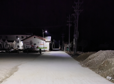 房县人社局：安装路灯暖民心  照亮群众幸福路