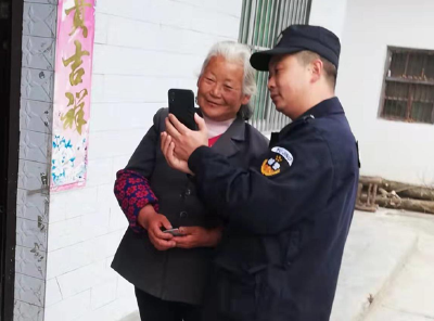 万峪河乡人社中心：多种方式齐发力推进企业退休人员资格认证