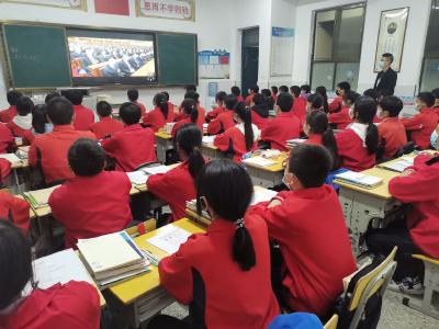 军店镇初级中学：新闻联播进课堂