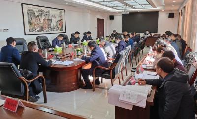县委全面依法治县委员会第三次会议召开