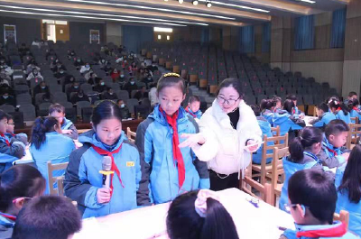 房县教育局开展教学管理干部拉练活动