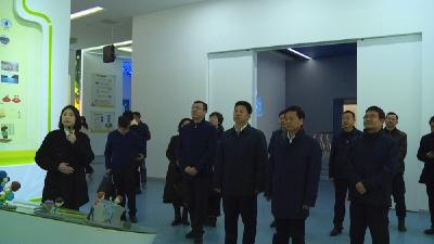 省委老干部局局长马在学来我县调研