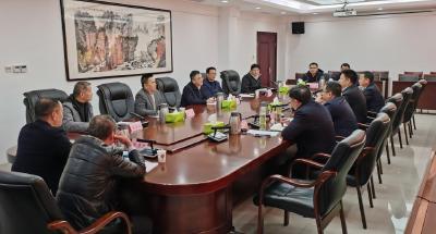 纪道清与华新集团公司副总裁杜平一行座谈