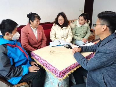 房县思源实验学校：百余教师“大走访”家校共育传温情