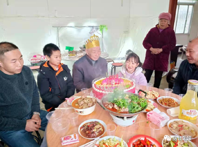 房县80岁老人取消生日宴获点赞！