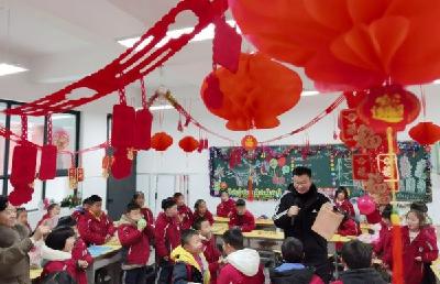 房县天明小学 欢声笑语迎新年 载歌载舞庆元旦