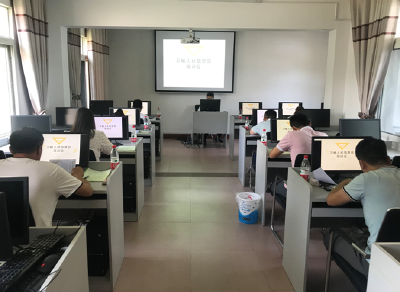 万峪人社中心：开展就业扶贫和社会保障信息员培训工作