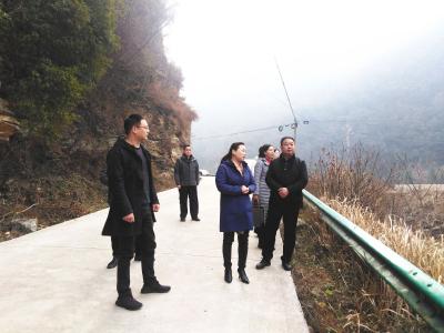 邹莉赴大木厂镇开展巡河检查