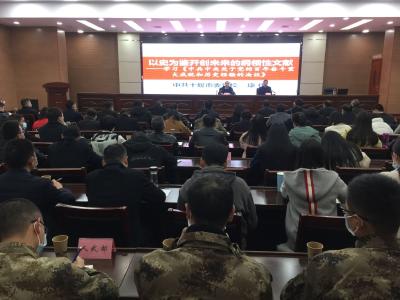 市委党校宣讲团成员康伟来房宣讲党的十九届六中全会精神