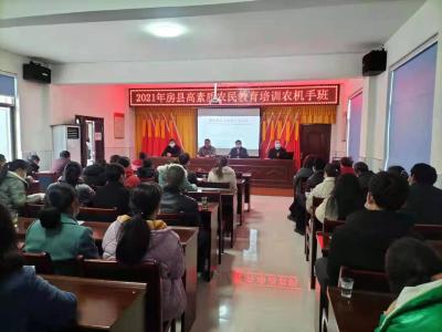 县农机服务中心：农闲时节  农民不闲