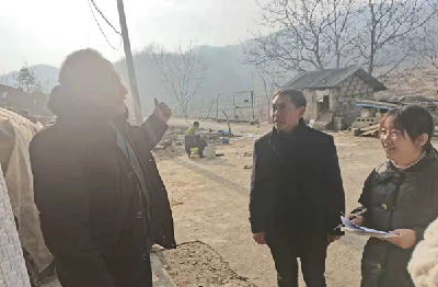 县总工会干部到联系村开展脱贫户包联工作