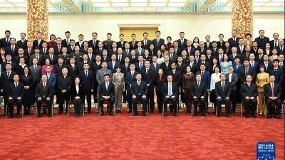 习近平会见中华全国新闻工作者协会第十届理事会第一次会议暨中国新闻奖颁奖会代表 李克强王沪宁参加会见
