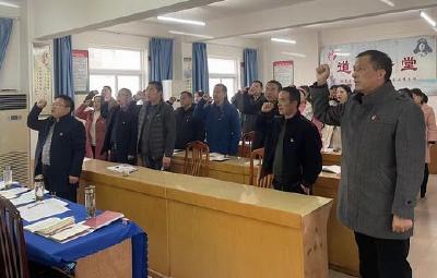 县实验中学开展12月份主题党日暨党员集中夜学活动