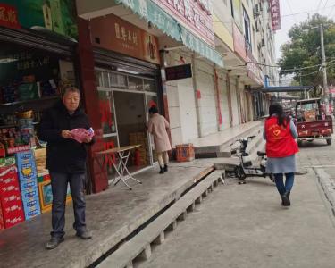 县二中开展冬季“敲门送暖”志愿者服务活动