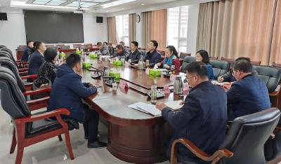 纪道清与邝远平一行座谈