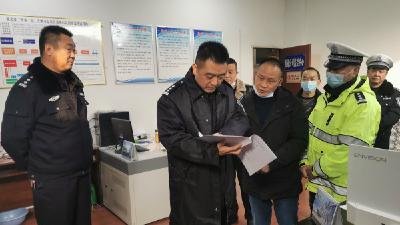 陈伟督导检查春运交通安保和疫情防控工作
