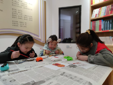 青峰镇开展“创意石头画”志愿服务活动