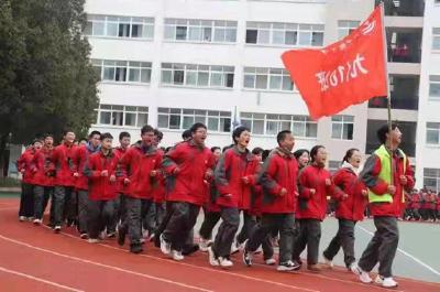 县实验中学开展首届阳光跑操比赛