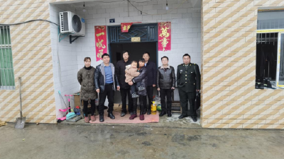 尹吉甫镇：年终岁末送关怀  新春慰问暖人心