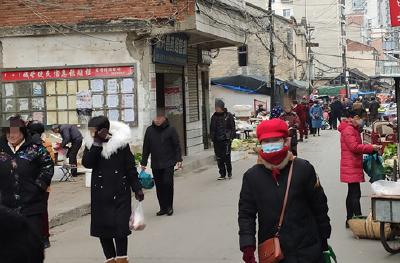 记者暗访：大部分市民出门佩戴口罩 仍有少数不戴还扎堆