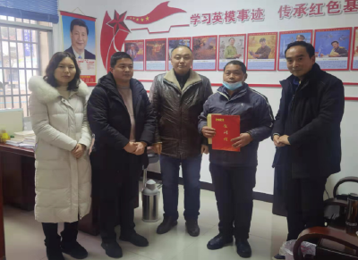 房县县委宣传部慰问“十堰好人”杨建