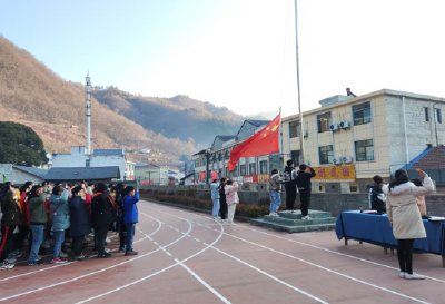 九道中学：召开第一届少代会