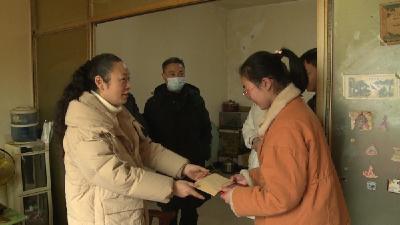 王玲看望慰问道德模范和新时代好少年