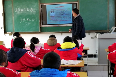 白鹤镇中小学系列主题教育保安全  