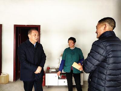 高明哲走访慰问困难群众和困难党员