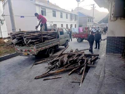 窑淮镇淮水村：寒冬送温暖  情系空巢老人