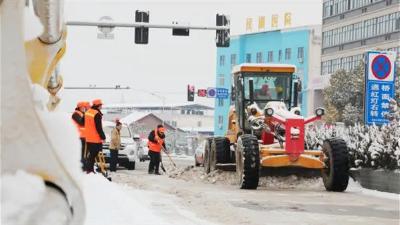 ＂以雪为令＂ 房县各部门迅速行动 战冰雪保平安！