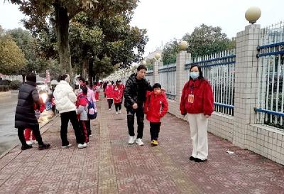 东城小学开学工作井然有序